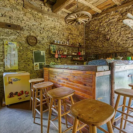 Maison Bois 1 *