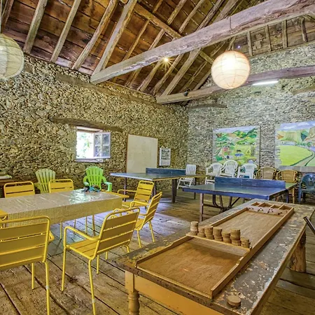 Maison Bois 1 بيت للعطل *